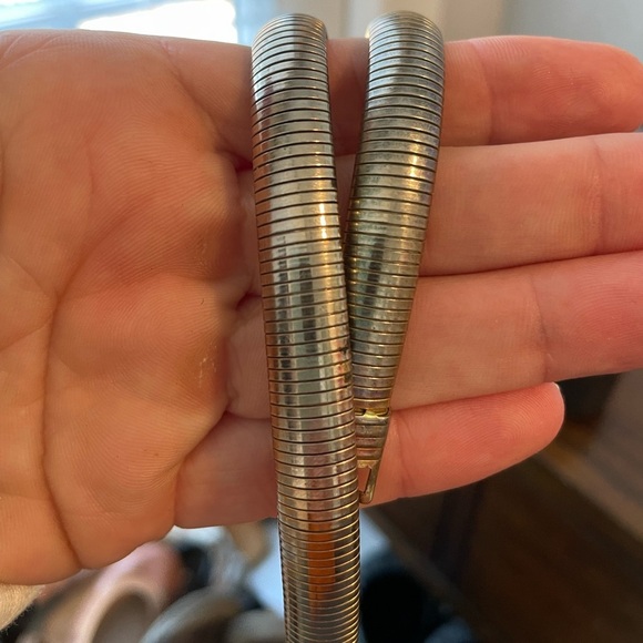 Vintage 1970s crossover metal belt, approx 31”, unique clasp and look - Picture 9 of 9